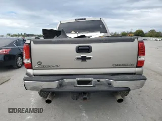 2003 Chevrolet Silverado 1500HD LS z VIN 1GCGC13U33F239621, wystawiony jako Copart lot #71950024 z przebiegiem Nie podano mil oraz Szkoda całkowita • Salvage title. Historia ofert i sprzedaży dostępna na DreamBid. Obrazek 6.