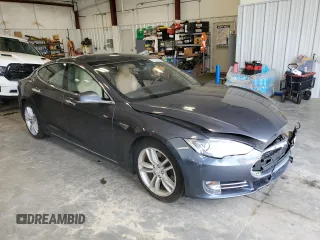 2016 Tesla Model S 90D with VIN 5YJSA1E26GF126607, listed as a Copart auction lot 61333845 with 132,222 mi miles and Non repairable. Bid and sale history available at DreamBid. Image 4.