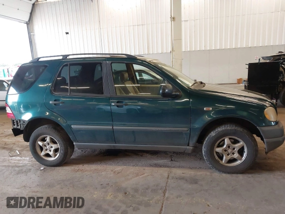 1998 Mercedes-Benz M-Class with VIN 4JGAB54E1WA011086, listed as a IAAI auction lot 41534717 with 186,273 mi miles. Bid and sale history available at carsss.com. Image 13.