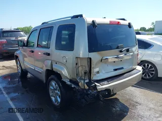 2010 Jeep Liberty Limited z VIN 1J4PN5GK0AW112035, wystawiony jako IAAI lot #42145071 z przebiegiem 151 889 mil mil oraz . Historia ofert i sprzedaży dostępna na DreamBid. Obrazek 3.