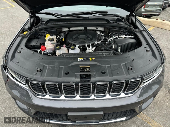 2024 Jeep Grand Cherokee with VIN 1C4RJYB63RC182339, listed as a Copart auction lot 62897325 with 36,710 mi miles and Clean title. Bid and sale history available at DreamBid. Image 9.