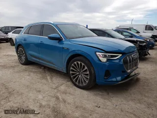 2019 Audi e-tron Prestige with VIN WA1VABGE0KB018354, listed as a Copart auction lot 72620072 with NaN miles. Bid and sale history available at carsss.com. Image 4.