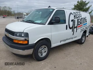 2021 Chevrolet Express Cargo z VIN 1GCWGAF75M1194461, wystawiony jako IAAI lot #42122648 z przebiegiem 64 047 mil mil oraz . Historia ofert i sprzedaży dostępna na DreamBid. Obrazek 19.