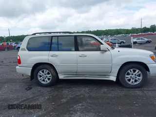 2001 Lexus LX 470 z VIN JTJHT00W613506010, wystawiony jako IAAI lot #42277268 z przebiegiem 186 671 mil mil oraz . Historia ofert i sprzedaży dostępna na DreamBid. Obrazek 13.