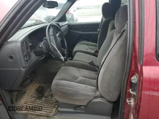 2005 Chevrolet Silverado 1500 LS z VIN 2GCEC19T651207780, wystawiony jako Copart lot #51638165 z przebiegiem 239 408 mil mil oraz Czysty tytuł • Clean title. Historia ofert i sprzedaży dostępna na DreamBid. Obrazek 7.