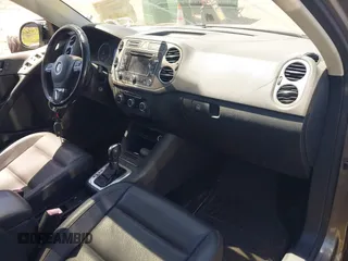 2011 Volkswagen Tiguan SE with VIN WVGBV7AX8BW514320, listed as a IAAI auction lot 42138794 with 76,079 mi miles and . Bid and sale history available at DreamBid. Image 5.