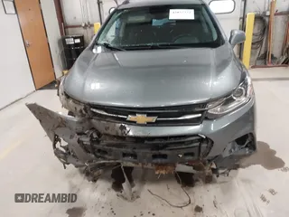 2019 Chevrolet Trax LT with VIN KL7CJPSB8KB937572, listed as a IAAI auction lot 42032722 with 103,132 mi miles. Bid and sale history available at carsss.com. Image 12.