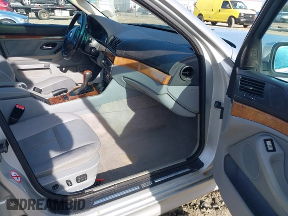 2002 BMW 5 Series 530iA with VIN WBADT63432CH85321, listed as a IAAI auction lot 41340351 with Not Provided miles. Bid and sale history available at carsss.com. Image 5.