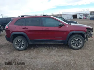 2019 Jeep Cherokee Trailhawk Elite with VIN 1C4PJMBX3KD483704, listed as a IAAI auction lot 40994848 with 176,770 mi miles. Bid and sale history available at carsss.com. Image 14.