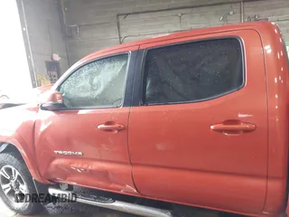 2017 Toyota Tacoma SR5 z VIN 5TFCZ5AN1HX060429, wystawiony jako IAAI lot #42305435 z przebiegiem 136 420 mil mil oraz . Historia ofert i sprzedaży dostępna na DreamBid. Obrazek 13.