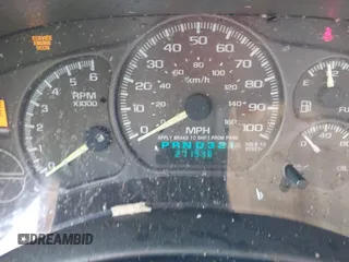 2002 Chevrolet Avalanche with VIN 3GNEC13T42G146979, listed as a IAAI auction lot 41709022 with 271,938 mi miles. Bid and sale history available at carsss.com. Image 7.
