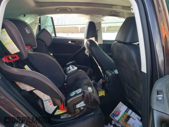 2016 Volkswagen Tiguan S with VIN WVGBV7AX7GW607563, listed as a Copart auction lot 49958725 with 92,464 mi miles and Salvage Title. Bid and sale history available at DreamBid. Image 11.