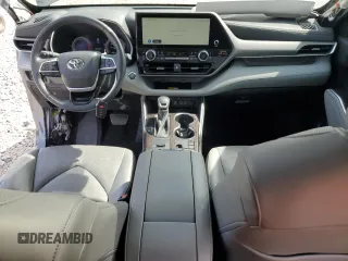 2023 Toyota Highlander L z VIN 5TDKDRAH3PS018604, wystawiony jako Copart lot #54381385 z przebiegiem 27 549 mil mil oraz Szkoda całkowita • Salvage title. Historia ofert i sprzedaży dostępna na DreamBid. Obrazek 8.