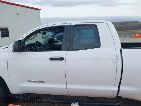 2013 Toyota Tundra z VIN 5TFRM5F19DX064236, wystawiony jako IAAI lot #41701170 z przebiegiem 147 312 mil mil oraz . Historia ofert i sprzedaży dostępna na DreamBid. Obrazek 14.