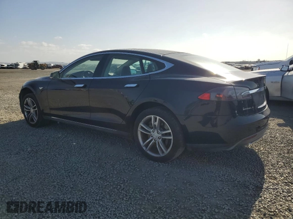 2013 Tesla Model S with VIN 5YJSA1CN4DFP20315, listed as a Copart auction lot 53488555 with 156,993 mi miles and Clean Title. Bid and sale history available at carsss.com. Image 2.