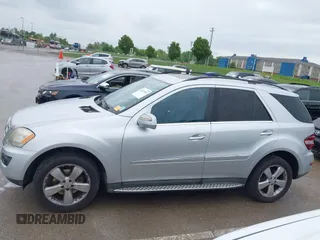 2010 Mercedes-Benz M 350 z VIN 4JGBB5GB1AA539970, wystawiony jako IAAI lot #42131521 z przebiegiem 168 710 mil mil oraz . Historia ofert i sprzedaży dostępna na DreamBid. Obrazek 14.