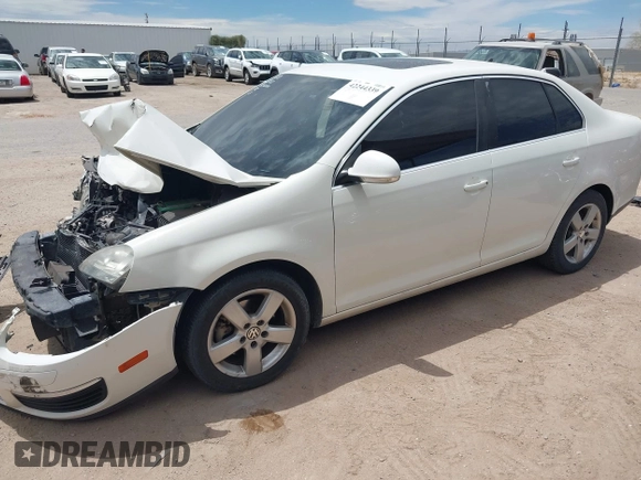 2008 Volkswagen Jetta SE z VIN 3VWRM71K38M176776, wystawiony jako IAAI lot #42244339 z przebiegiem 183 673 mil mil oraz . Historia ofert i sprzedaży dostępna na DreamBid. Obrazek 2.