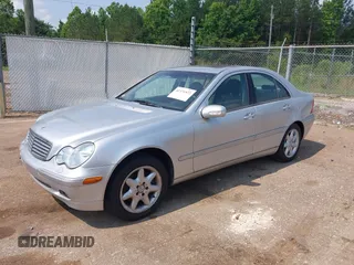2003 Mercedes-Benz C 320 z VIN WDBRF64J73F341438, wystawiony jako IAAI lot #42371572 z przebiegiem 228 061 mil mil oraz . Historia ofert i sprzedaży dostępna na DreamBid. Obrazek 22.