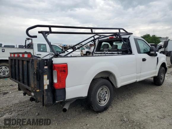2018 Ford F-250 XL z VIN 1FTBF2A62JEC19911, wystawiony jako Copart lot #58555025 z przebiegiem 228 433 mil mil oraz Szkoda całkowita • Salvage title. Historia ofert i sprzedaży dostępna na DreamBid. Obrazek 3.
