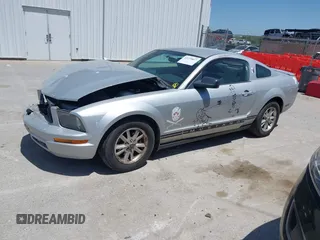 2007 Ford Mustang Deluxe z VIN 1ZVFT80N275244240, wystawiony jako IAAI lot #42279817 z przebiegiem 204 840 mil mil oraz . Historia ofert i sprzedaży dostępna na DreamBid. Obrazek 17.