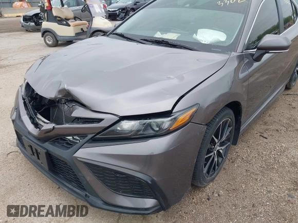 2023 Toyota Camry SE z VIN 4T1G11AK2PU088324, wystawiony jako IAAI lot #42173302 z przebiegiem 72 239 mil mil oraz . Historia ofert i sprzedaży dostępna na DreamBid. Obrazek 6.