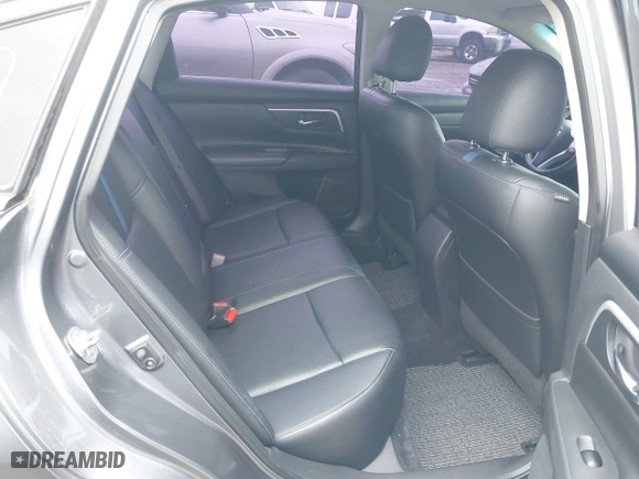2018 Nissan Altima 2.5 SL with VIN 1N4AL3AP7JC184397, listed as a IAAI auction lot 41333050 with 110,206 mi miles. Bid and sale history available at carsss.com. Image 8.