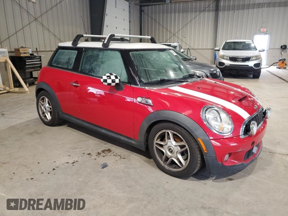 2010 MINI Hardtop S z VIN WMWMF7C53ATZ72544, wystawiony jako Copart lot #64125695 z przebiegiem 70 587 mil mil oraz Czysty tytuł • Clean title. Historia ofert i sprzedaży dostępna na DreamBid. Obrazek 4.