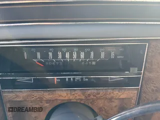 1979 Cadillac Fleetwood z VIN 6B69S99265014, wystawiony jako Copart lot #77011414 z przebiegiem 80 673 mil mil oraz Tytuł czysty. Historia ofert i sprzedaży dostępna na DreamBid. Obrazek 8.
