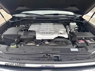 2017 Toyota Land Cruiser z VIN JTMCY7AJ5H4049172, wystawiony jako IAAI lot #41925730 z przebiegiem 204 444 mil mil oraz . Historia ofert i sprzedaży dostępna na DreamBid. Obrazek 10.