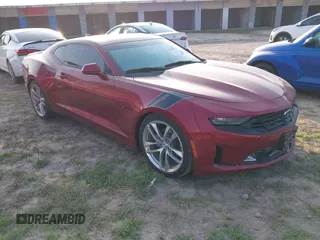 2021 Chevrolet Camaro 1LS z VIN 1G1FB1RX1M0121709, wystawiony jako IAAI lot #41943012 z przebiegiem Nie podano mil oraz . Historia ofert i sprzedaży dostępna na DreamBid. Obrazek 1.
