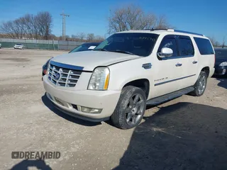 2007 Cadillac Escalade ESV with VIN 1GYFK668X7R327901, listed as a IAAI auction lot 41895943 with 268,821 mi miles. Bid and sale history available at carsss.com. Image 2.