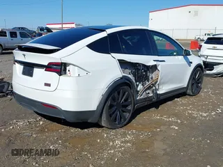 2022 Tesla Model X Plaid z VIN 7SAXCBE64NF352928, wystawiony jako IAAI lot #41406070 z przebiegiem 38 175 mil mil oraz . Historia ofert i sprzedaży dostępna na DreamBid. Obrazek 4.