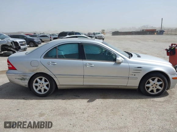 2003 Mercedes-Benz C 240 z VIN WDBRF81J13F377061, wystawiony jako IAAI lot #41770022 z przebiegiem 108 817 mil mil oraz . Historia ofert i sprzedaży dostępna na DreamBid. Obrazek 13.