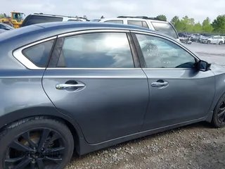 2017 Nissan Altima SR with VIN 1N4AL3AP3HC471715, listed as a IAAI auction lot 41960410 with 288,926 mi miles and . Bid and sale history available at carsss.com. Image 13.