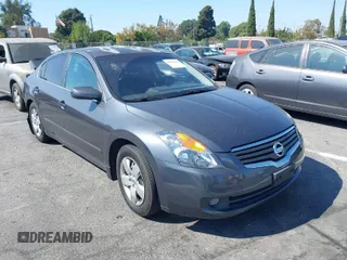2008 Nissan Altima 2.5 SL with VIN 1N4AL21E18N447300, listed as a IAAI auction lot 40548669 with 178,745 mi miles. Bid and sale history available at carsss.com. Image 1.