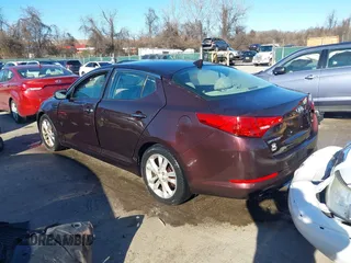 2013 Kia Optima LX z VIN 5XXGM4A71DG186111, wystawiony jako IAAI lot #41189410 z przebiegiem 214 084 mil mil oraz . Historia ofert i sprzedaży dostępna na DreamBid. Obrazek 3.