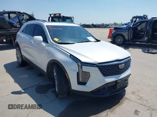 2024 Cadillac XT4 AWD Premium Luxury z VIN 1GYFZDR40RF100102, wystawiony jako IAAI lot #41987175 z przebiegiem 4 935 mil mil oraz . Historia ofert i sprzedaży dostępna na DreamBid. Obrazek 1.