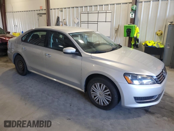 2015 Volkswagen Passat S with VIN 1VWAS7A36FC005031, listed as a Copart auction lot 52231825 with 168,247 mi miles and Clean title. Bid and sale history available at DreamBid. Image 4.