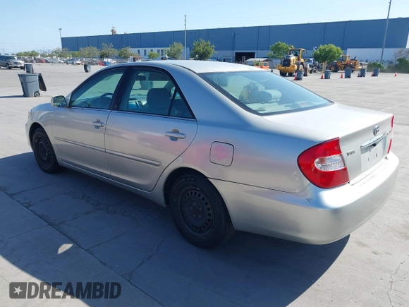 2004 Toyota Camry LE with VIN 4T1BE32K94U832506, listed as a IAAI auction lot 42152776 with 186,627 mi miles and . Bid and sale history available at carsss.com. Image 3.
