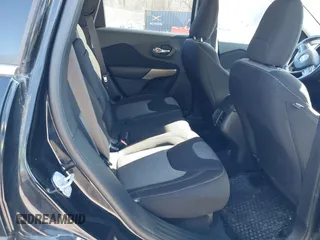 2018 Jeep Cherokee Latitude with VIN 1C4PJMCB1JD589473, listed as a IAAI auction lot 41665630 with 106,371 mi miles and . Bid and sale history available at DreamBid. Image 8.