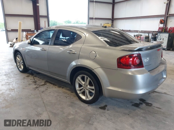 2014 Dodge Avenger SXT z VIN 1C3CDZCBXEN234910, wystawiony jako IAAI lot #42399464 z przebiegiem 152 026 mil mil oraz . Historia ofert i sprzedaży dostępna na DreamBid. Obrazek 3.