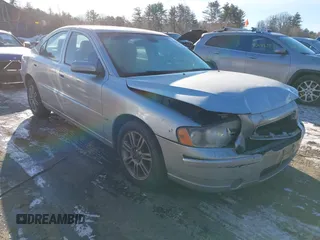 2006 Volvo S60 2.5T with VIN YV1RH592X62520554, listed as a IAAI auction lot 41461188 with 101,487 mi miles. Bid and sale history available at carsss.com. Image 1.
