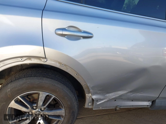 2018 Toyota RAV4 XLE with VIN 2T3WFREV8JW474230, listed as a IAAI auction lot 42687475 with 182,264 mi miles and . Bid and sale history available at DreamBid. Image 6.