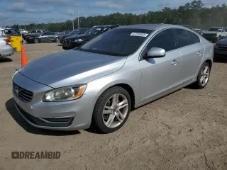 2014 Volvo S60 T5 z VIN YV1612FS3E2295726, wystawiony jako Copart lot #57293655 z przebiegiem 100 670 mil mil oraz Tytuł czysty. Historia ofert i sprzedaży dostępna na DreamBid. Obrazek 1.