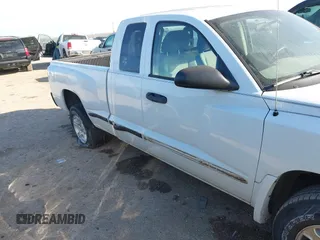 2005 Dodge Dakota SLT with VIN 1D7HE42KX5S251037, listed as a IAAI auction lot 41334761 with 202,865 mi miles and . Bid and sale history available at carsss.com. Image 6.