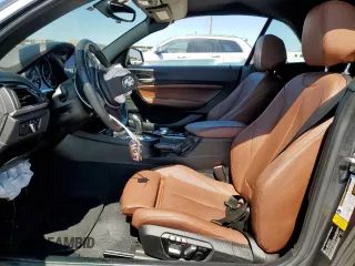 2017 BMW 2 Series 230i z VIN WBA2K9C34HV950516, wystawiony jako Copart lot #60607725 z przebiegiem 50 462 mil mil oraz Szkoda całkowita • Salvage title. Historia ofert i sprzedaży dostępna na DreamBid. Obrazek 7.