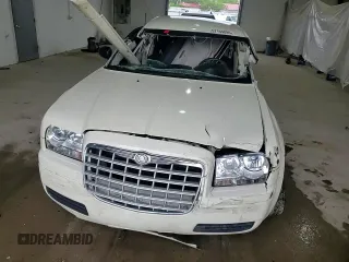 2005 Chrysler 300 300 z VIN 2C3AA43R35H584162, wystawiony jako Copart lot #57164895 z przebiegiem Nie podano mil oraz Szkoda całkowita • Salvage title. Historia ofert i sprzedaży dostępna na DreamBid. Obrazek 12.