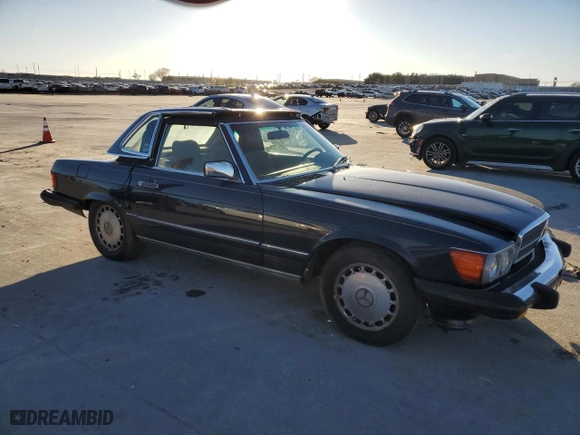 1988 Mercedes-Benz 560 Series 560SL with VIN WDBBA48D9JA089761, listed as a Copart auction lot 86198784 with 139,576 mi miles and Clean Title. Bid and sale history available at carsss.com. Image 4.