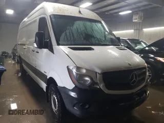 2014 Mercedes-Benz Sprinter Cargo EXT with VIN WD3PE8DC5E5838869, listed as a Copart auction lot 44846725 with 339,493 mi miles and Salvage Title. Bid and sale history available at carsss.com. Image 4.