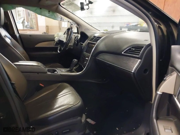 2011 Lincoln MKX with VIN 2LMDJ8JK0BBJ07032, listed as a IAAI auction lot 41866897 with 232,796 mi miles. Bid and sale history available at carsss.com. Image 5.